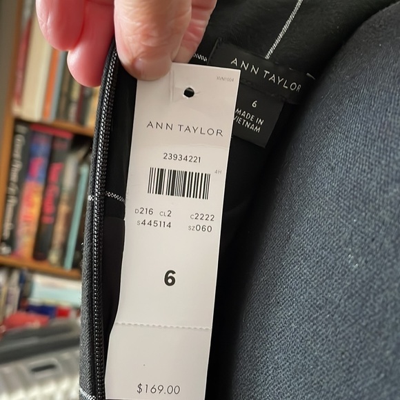 Ann Taylor Black Windowpane Dress with v-neck & cap sleeves - Picture 6 of 13